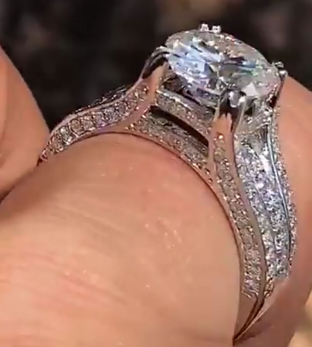Moissanite Engagement Ring 1 Carat - แหวนแต่งงาน/หมั้น/ครบรอบ ทองคำขาวแท้ 14K ประดับเพชรโมอิสซาไนต์ทรงกลม 1 2