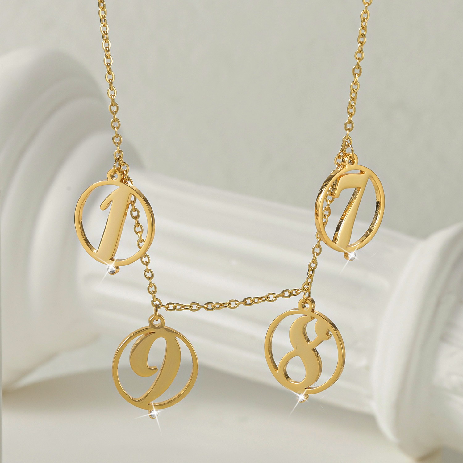 Initial Letter Necklace 18K Gold - สร้อยคอเพชรแบบปรับแต่งได้ Halo Multi Initial พร้อมจี้ตัวเลขทรงกลมทอง 18K