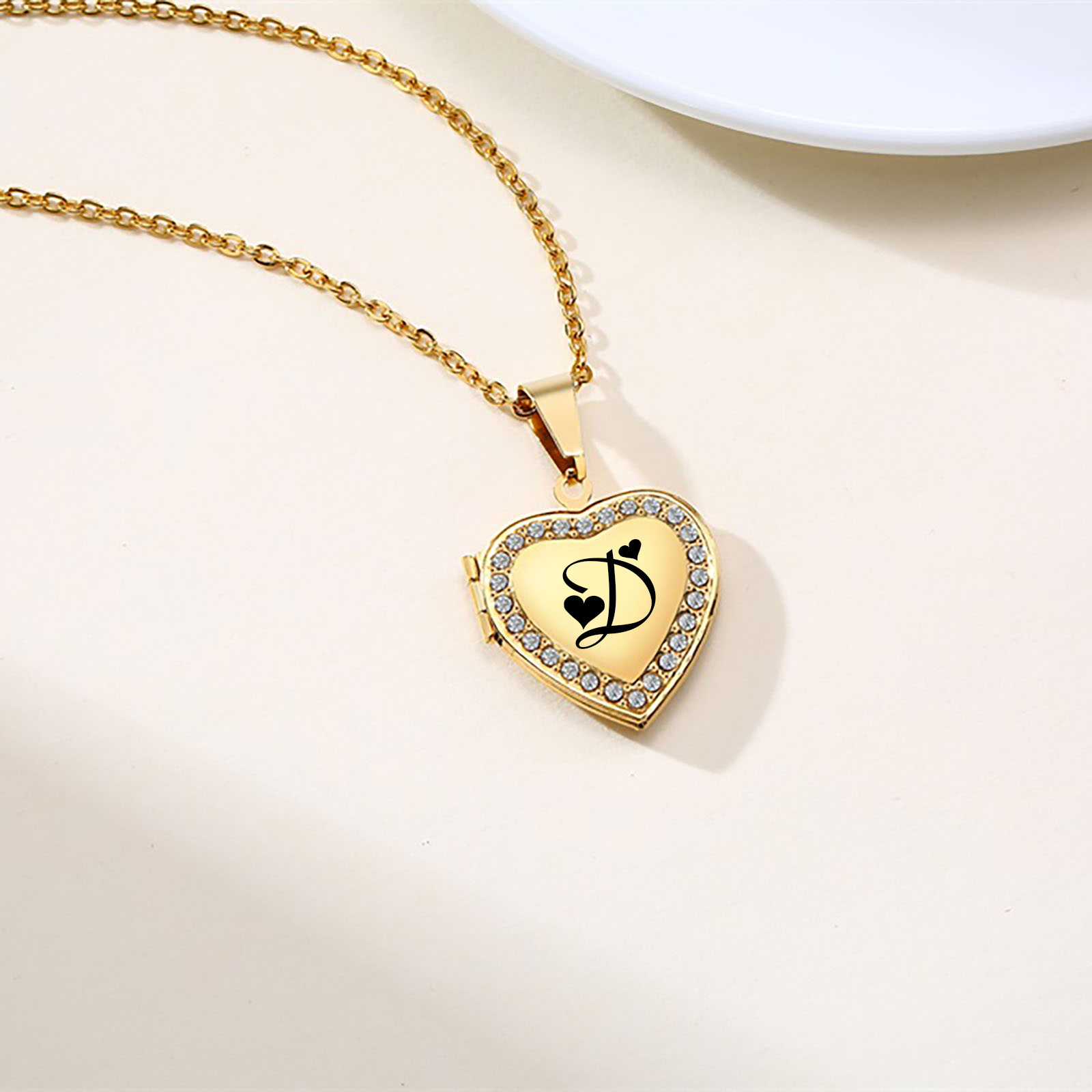 Heart Locket Necklace Photo - จี้ล็อกเกตรูปหัวใจสลักอักษรย่อฟรีสำหรับผู้หญิงและเด็กผู้หญิง, สร้อยคอสแตนเลส 26 ตัวอักษร A-Z, ของขวัญเครื่องประดับสั่งทำ