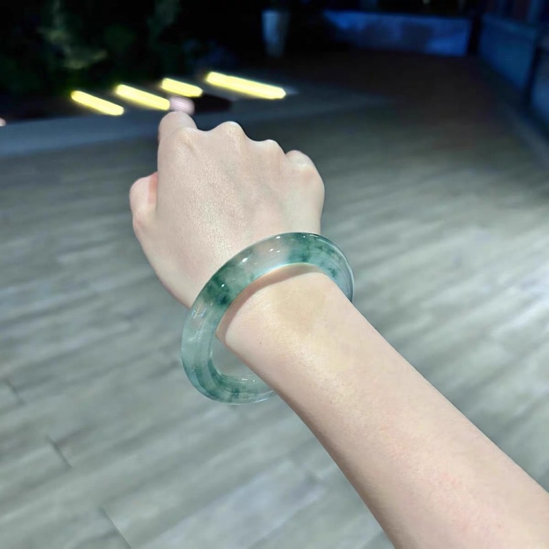 Bracelets - สร้อยข้อมือหยกกลมลายดอกไม้ชนิดน้ำแข็ง คุณภาพสูงเทียบเท่ากับหยกตุ้งหลง