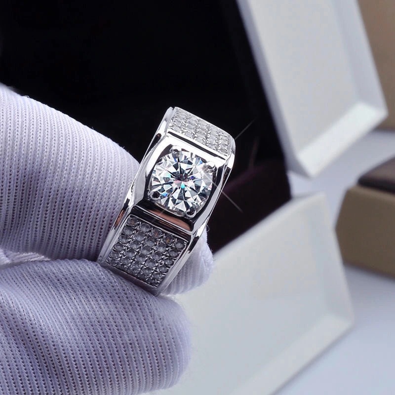 Moissanite Engagement Ring 1 Carat - ใหม่ Four-Claw จําลอง Moissanite 1 กะรัตแหวนผู้ชายแฟชั่นเครื่องประดับอุปกรณ์เสริม