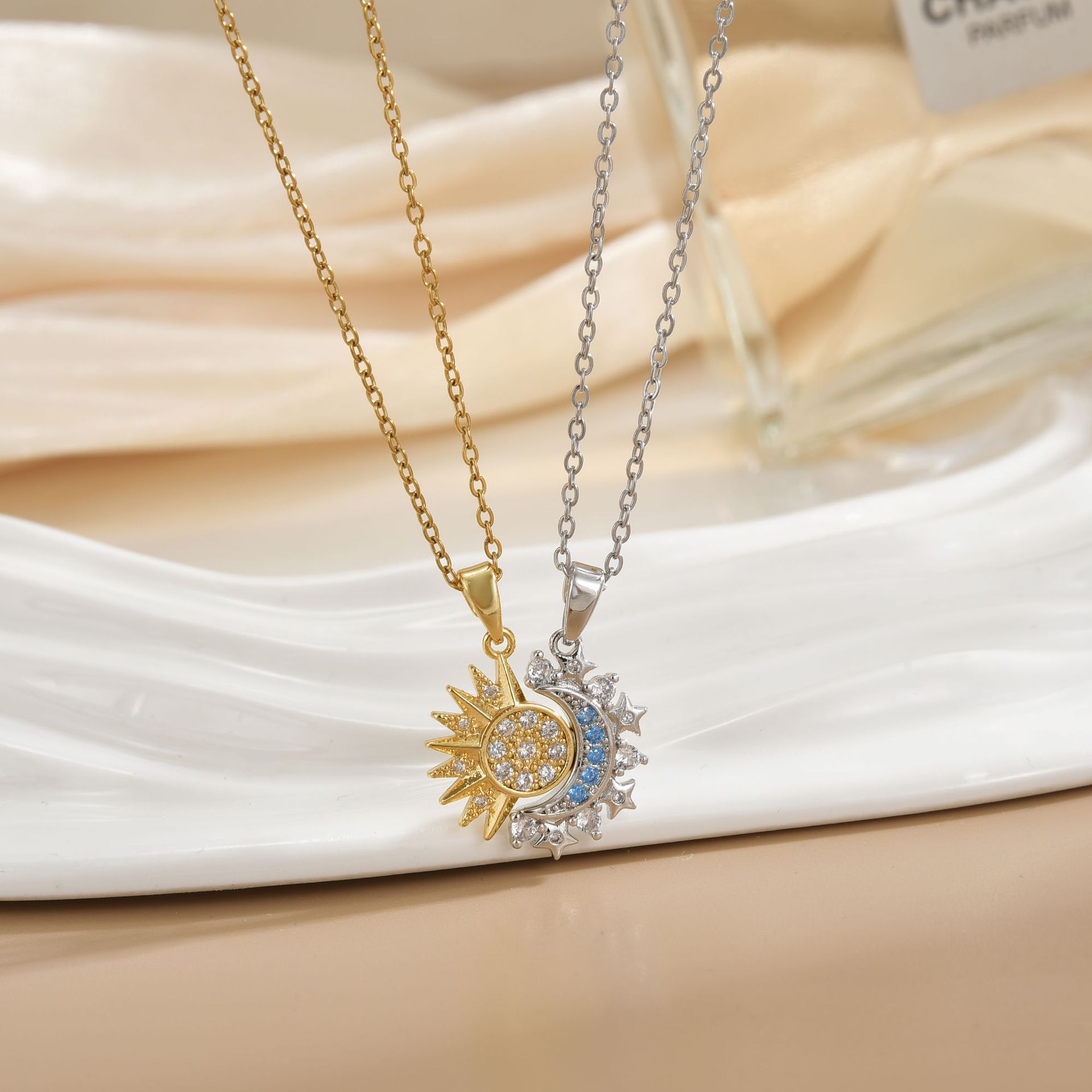 Magnetic Couple Matching Necklaces - คู่สร้อยคอแม่เหล็ก Sun และ Moon Angel Hug