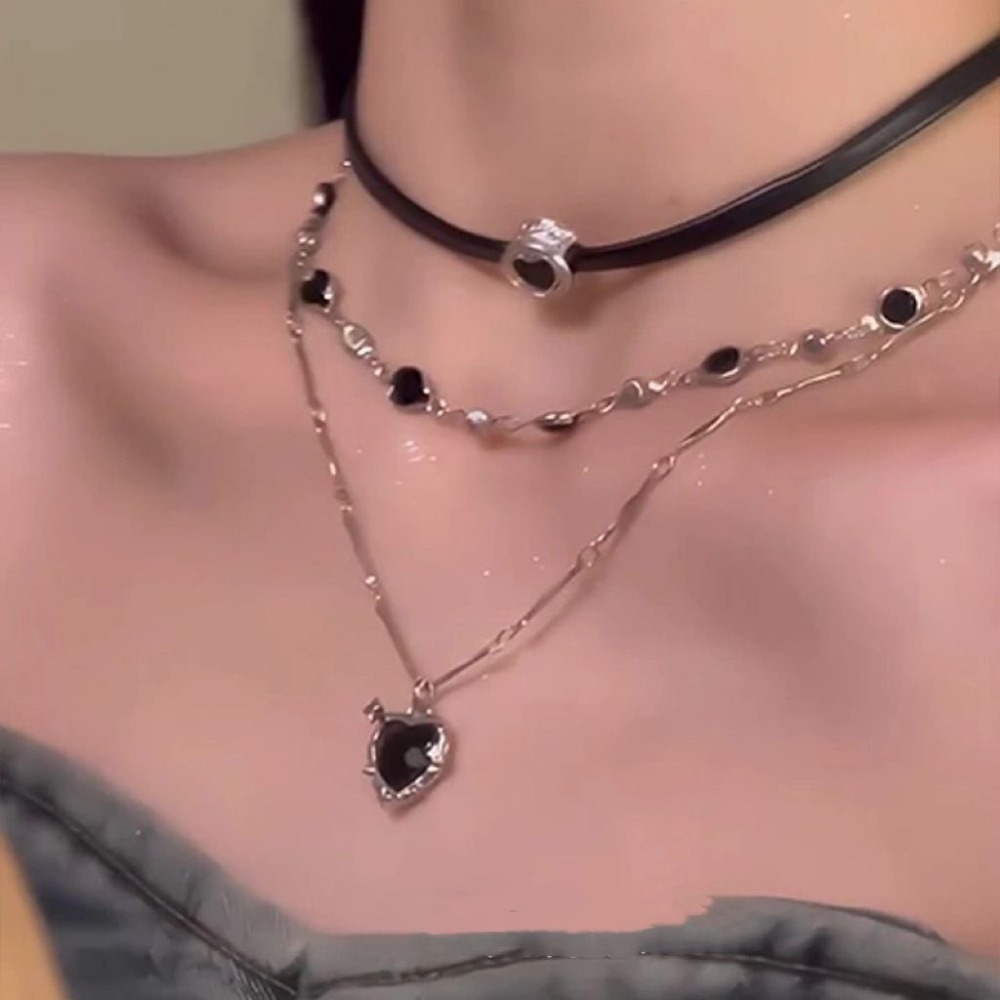 Layered Pendant Necklace Aesthetic - สร้อยคอจี้รูปหัวใจสไตล์โกธิค Y2K สำหรับผู้หญิง สร้อยคอหลายชั้น สร้อยคอคลาวิเคิล ของขวัญสำหรับงานปาร์ตี้สไตล์กอธ