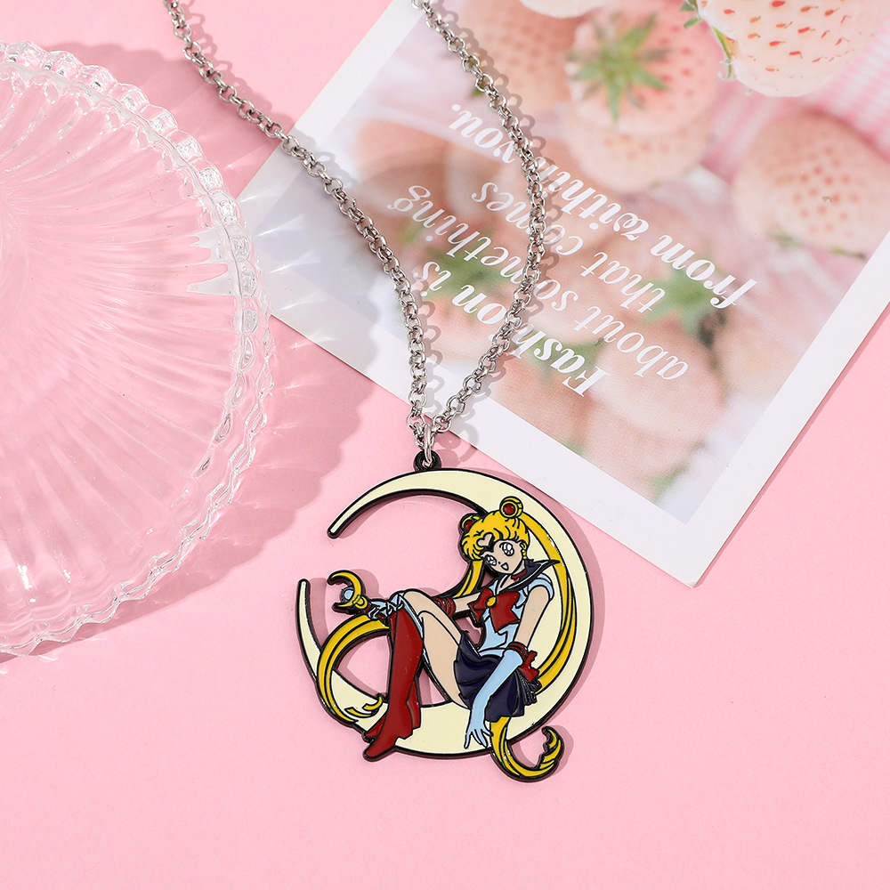 Anime Pendant Necklace - สร้อยคอโลหะเคลือบลายการ์ตูนอนิเมะน่ารัก พร้อมจี้รูปพระจันทร์ เหมาะสำหรับคอสเพลย์ ของตกแต่งเครื่องประดับสำหรับสาวๆ ﻿