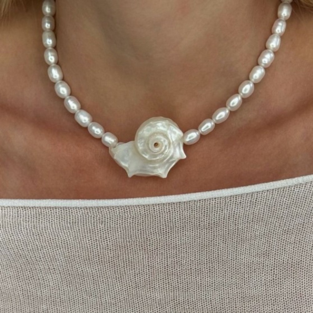 Pearl Choker Necklace Vintage - สร้อยคอจี้เปลือกหอยธรรมชาติสไตล์โบฮีเมียนวินเทจสำหรับผู้หญิง สาวๆ ประดับมุกเทียม สร้อยคอแบบโชคเกอร์ เครื่องประดับสำหรับวันหยุดพักผ่อนริมชายหาด ของขวัญ