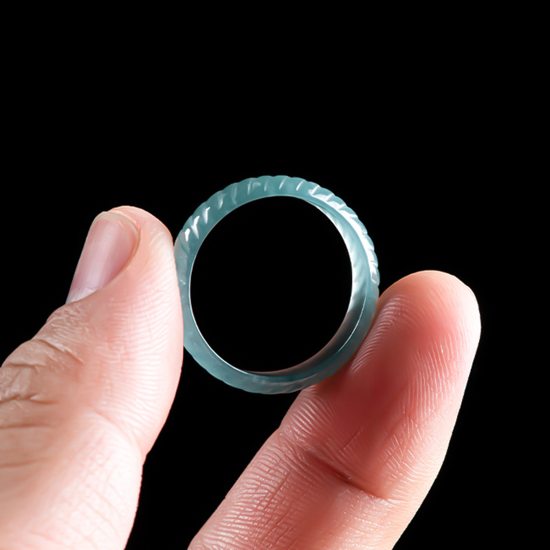 Rings - แหวนหยกพม่าแท้สีน้ำเงิน หรูหรา ประดับมรกต แกะสลักอย่างประณีต ของขวัญวินเทจ เครื่องราง