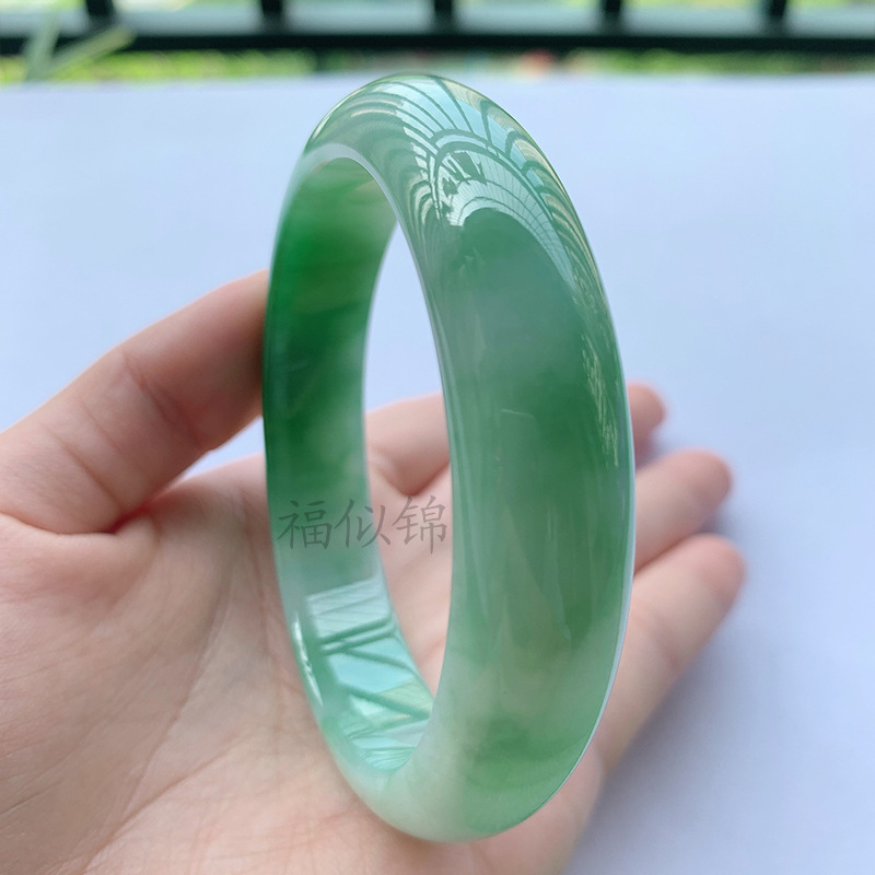Bracelets - กำไลหยกน้ำแข็งจากเหมืองเก่า สีขาวอมเขียวอ่อน รุ่นกว้าง ทรงกลมสมบูรณ์แบบ แถบบาง สไตล์สุภาพสตรีผู้สูงศักดิ์