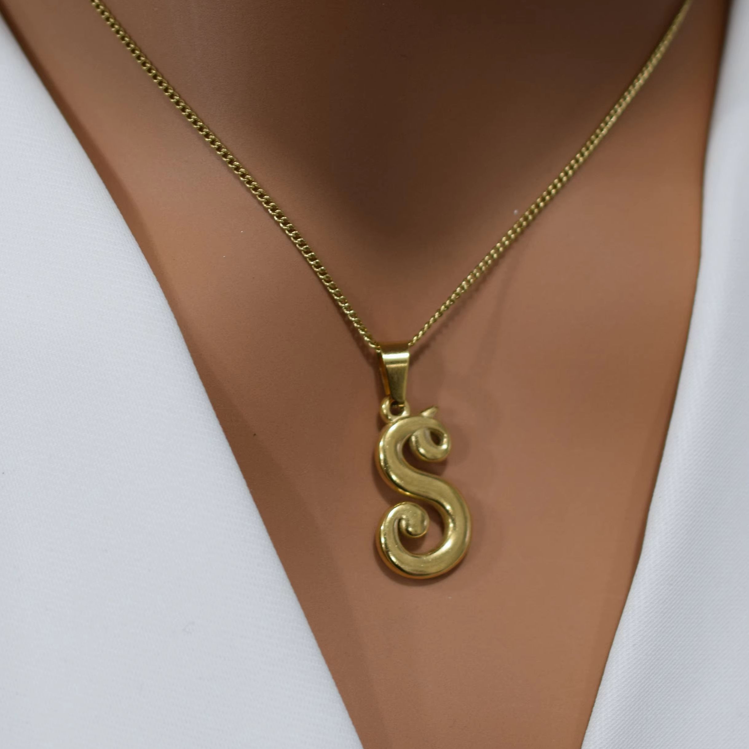 Initial Letter Necklace 18K Gold - สร้อยคอจี้ตัวอักษรวินเทจสแตนเลสสตีลชุบทอง 18k สไตล์เฉพาะตัวสำหรับผู้หญิง