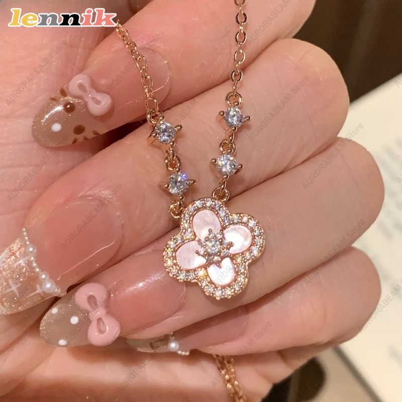 Layered Pendant Necklace Aesthetic - สร้อยคอเปลือกหอยสีชมพู, จี้รูปใบโคลเวอร์สี่แฉก, สร้อยเคลือบทอง 18K, เครื่องประดับสวยงามแบบเรียบง่าย, ของขวัญแฟชั่นสำหรับผู้หญิง