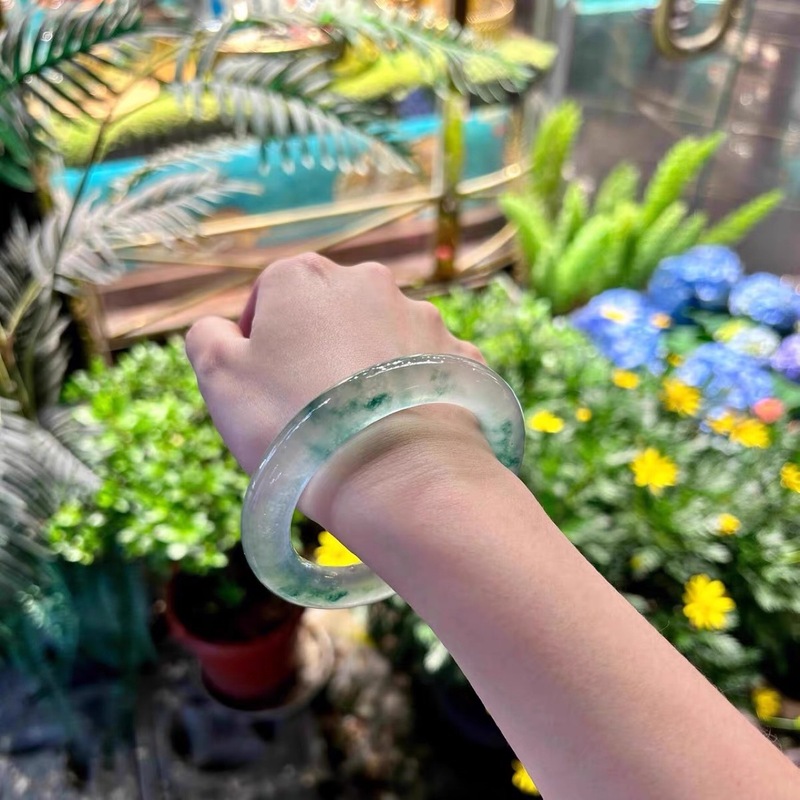 สร้อยข้อมือหยกกลมลายดอกไม้ชนิด - Bracelets บทวิจารณ์และราคา