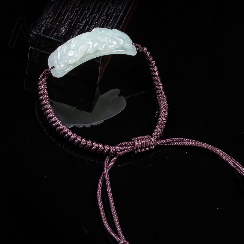 กำไลหยกพม่าแกะสลักลายปี่เซียะ  - Bracelets บทวิจารณ์และราคา