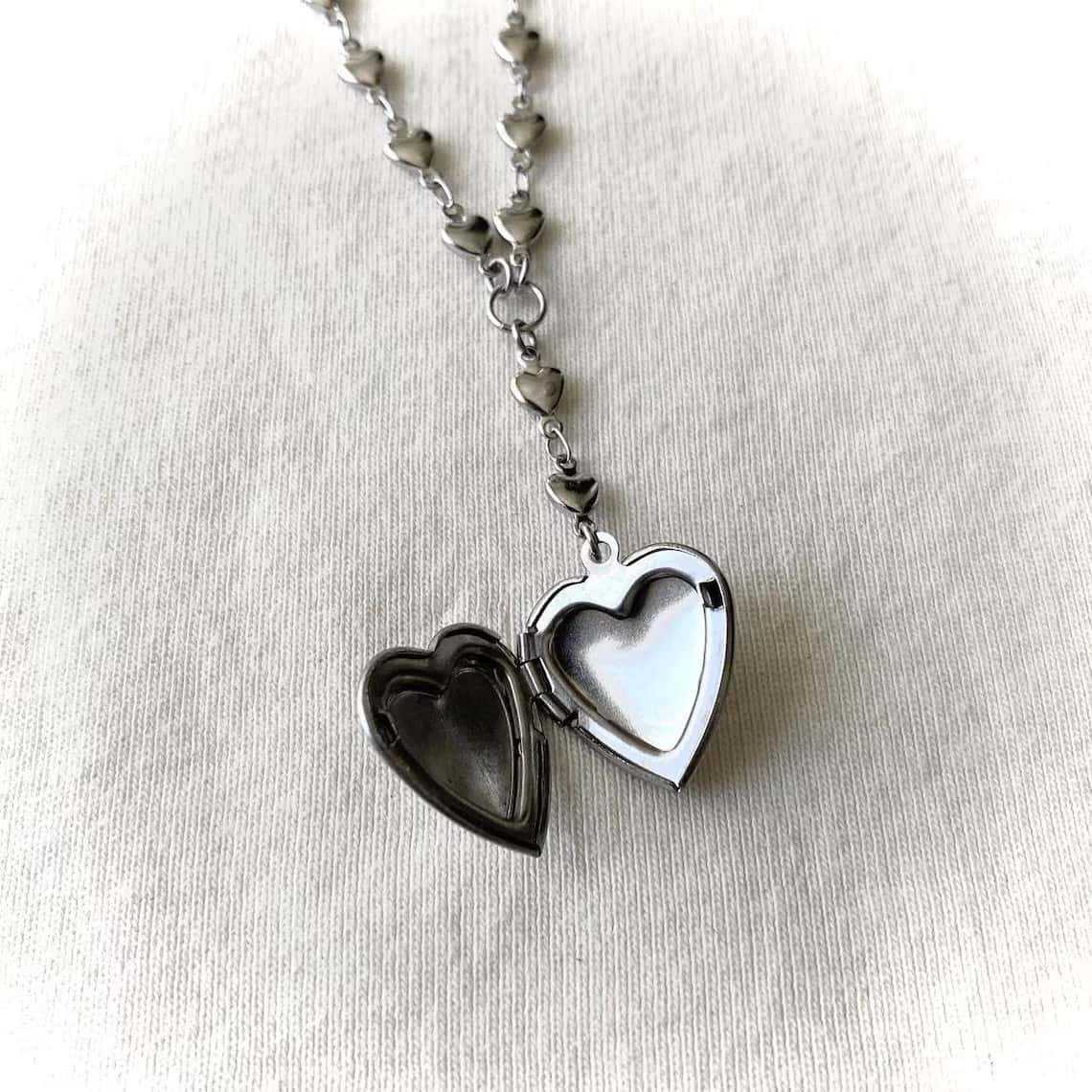 สร้อยคอโรซารีลาเรียตพร้อมจี้ล็ - Heart Locket Necklace Photo บทวิจารณ์และราคา