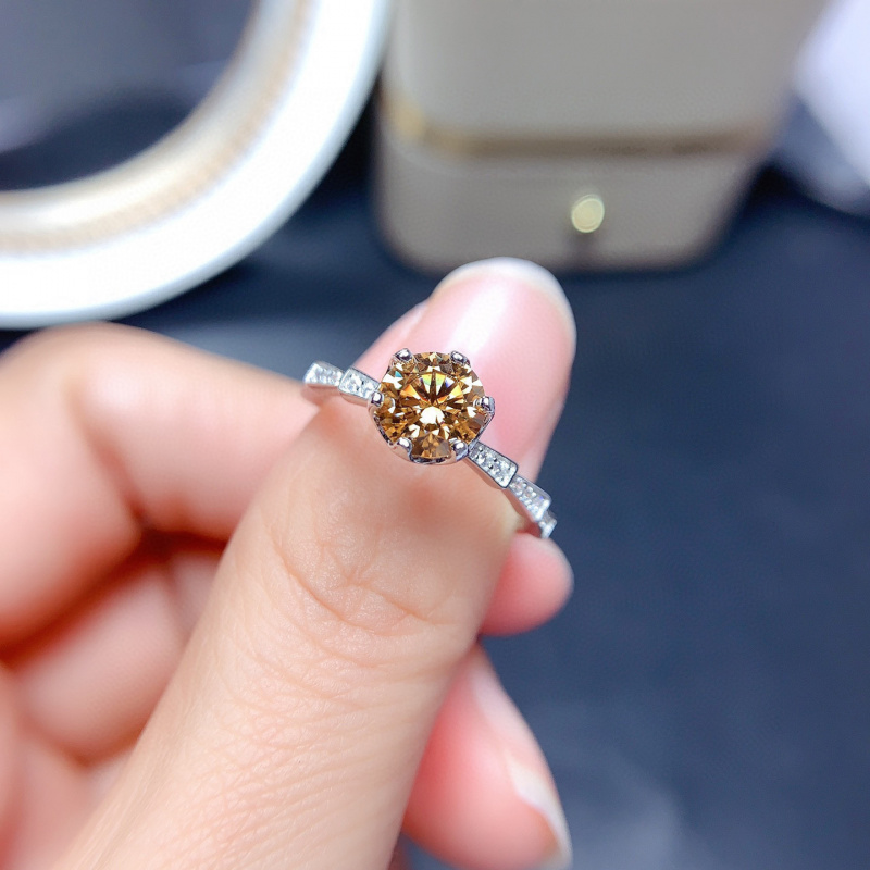 แหวนมอร์แกไนต์ เกรด VVS1 เพชรท - Moissanite Engagement Ring 1 Carat บทวิจารณ์และราคา