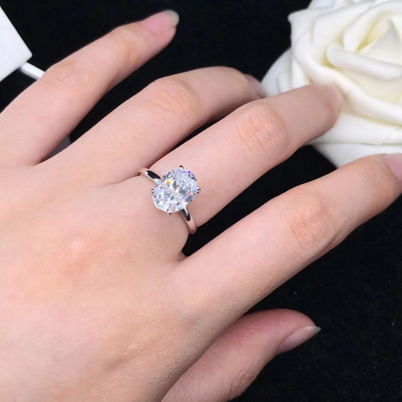 แหวนหมั้นเพชรโมอิสซาไนต์ทรงรี  - Moissanite Engagement Ring 1 Carat บทวิจารณ์และราคา