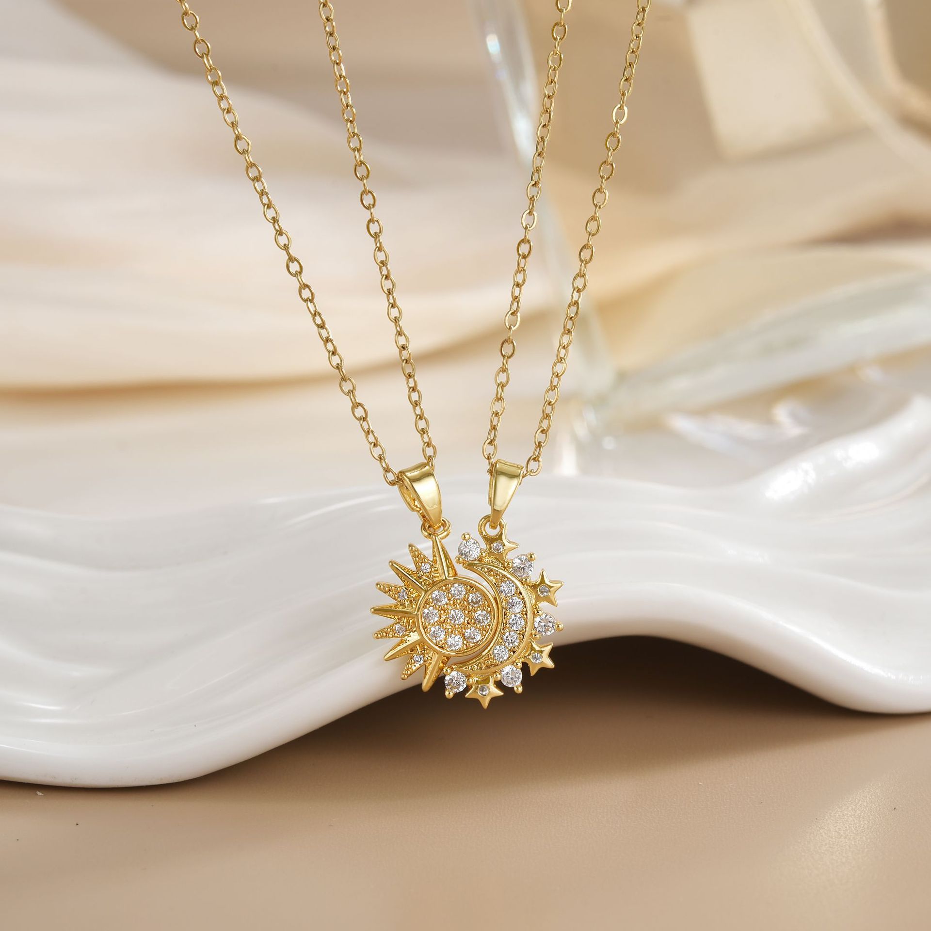 คู่สร้อยคอแม่เหล็ก Sun และ Moo - Magnetic Couple Matching Necklaces บทวิจารณ์และราคา