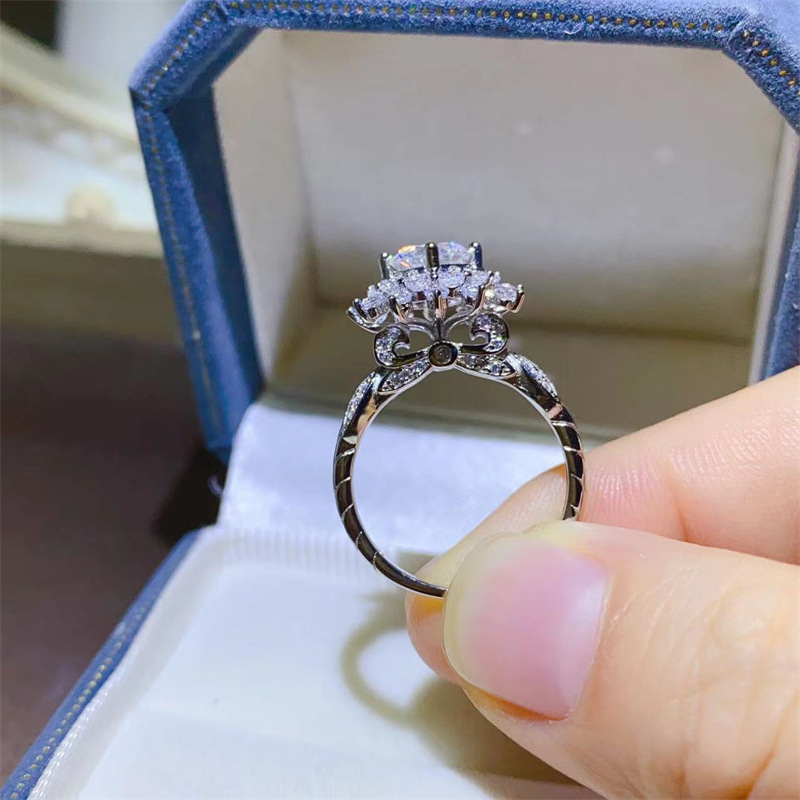 แหวนเพชรโมอิสซาไนต์ทองคำขาว PT - Moissanite Engagement Ring 1 Carat บทวิจารณ์และราคา