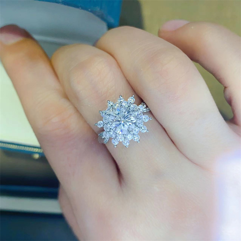 แหวนเพชรโมอิสซาไนต์ทองคำขาว PT - Moissanite Engagement Ring 1 Carat บทวิจารณ์และราคา