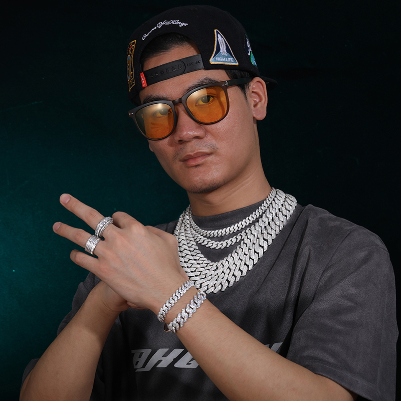 สร้อยคอคิวบันเพชรโมอิสซาไนต์สี - Cuban Link Chain 12Mm บทวิจารณ์และราคา