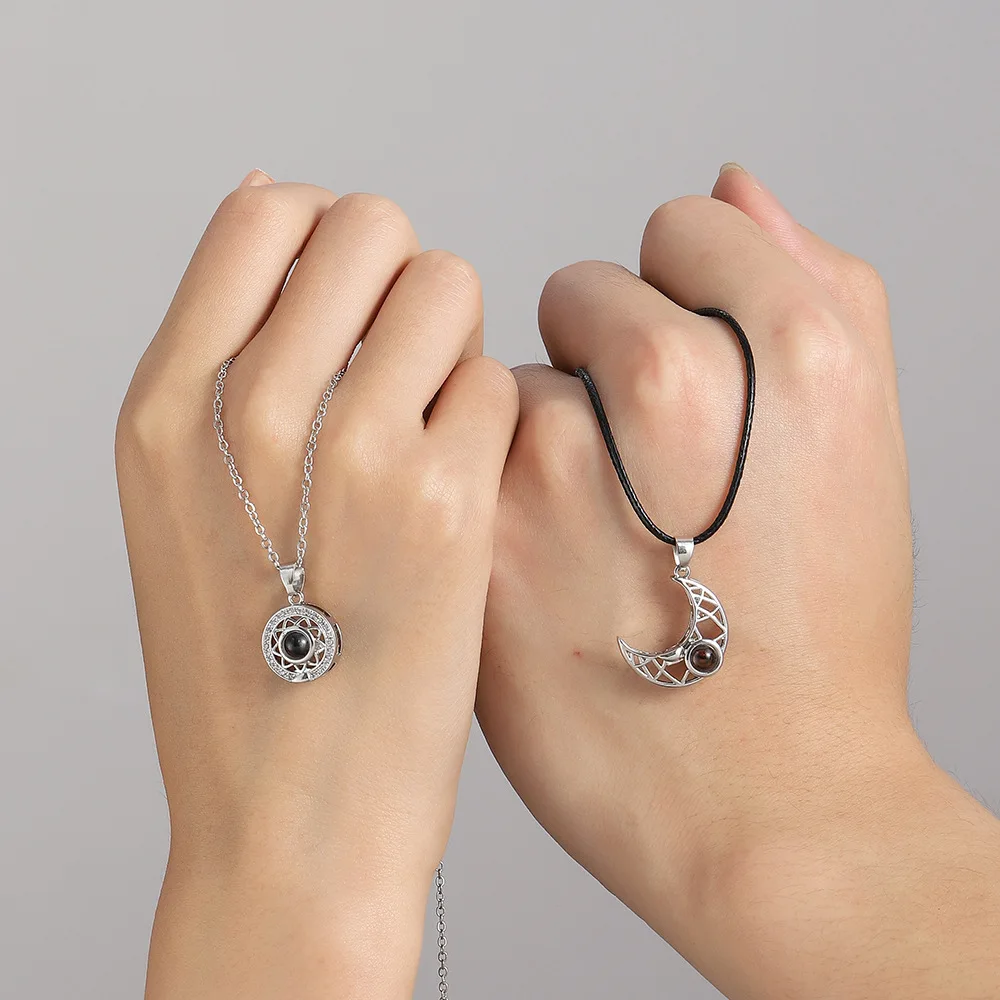 สร้อยคอคู่แม่เหล็ก 2 ชิ้น ฉายภ - Magnetic Couple Matching Necklaces บทวิจารณ์และราคา