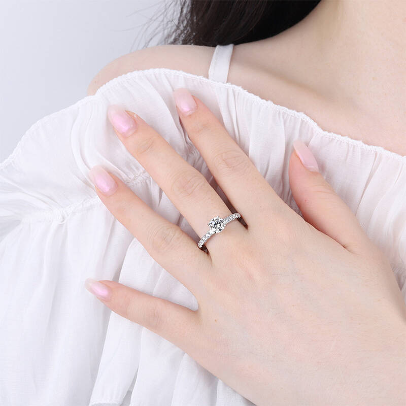 แหวนมอยซาไนต์สีน้ำเงิน 1 กะรัต - Moissanite Engagement Ring 1 Carat บทวิจารณ์และราคา